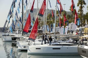 Barcelona-International-Boat-Show-boats-on-water