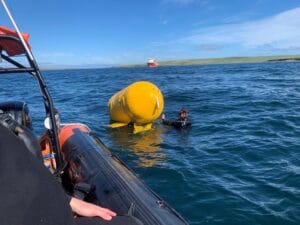 Navy-diver-blows-up-torpedo