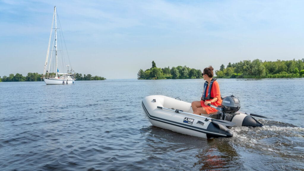 Yamaha YAM240T and 2.5hp outboard (1)