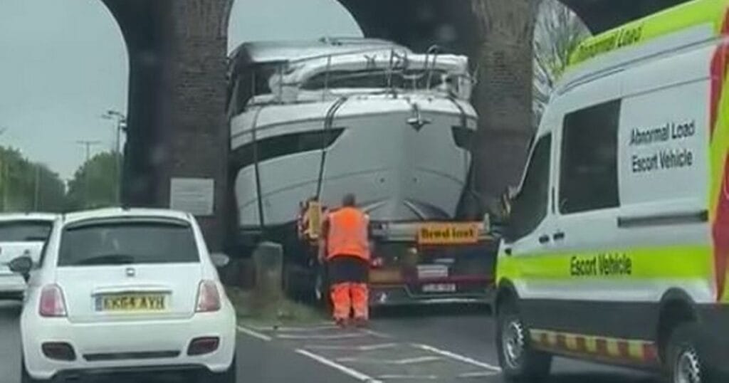 yacht Stuck Chelmsford bridge