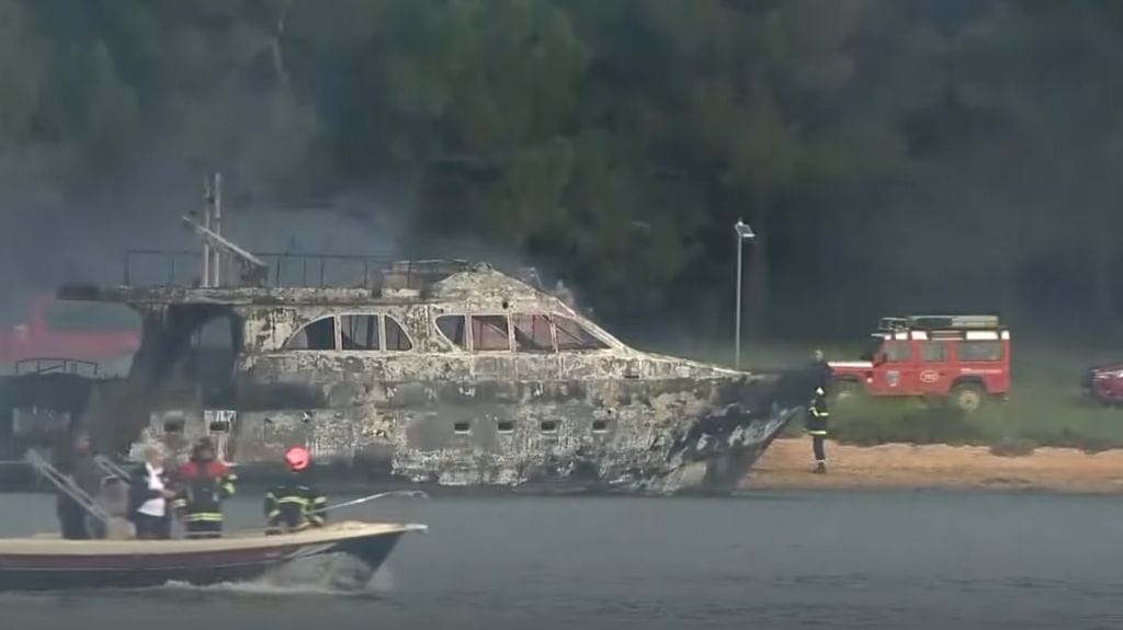 Fire rips through Croatian marina