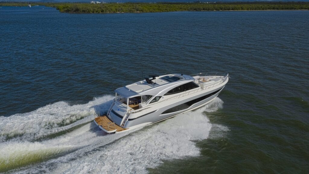 Riviera 6800 Sport Yacht