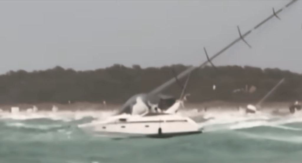 Boat crashed on rocks in Formentera