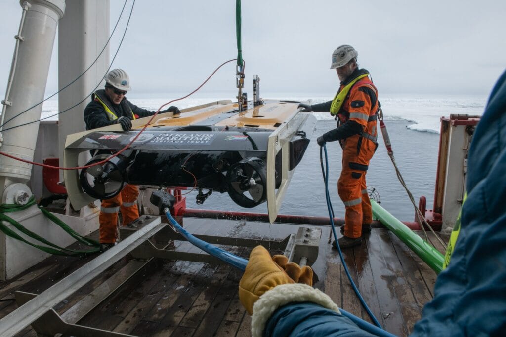 People move AUV on a deck