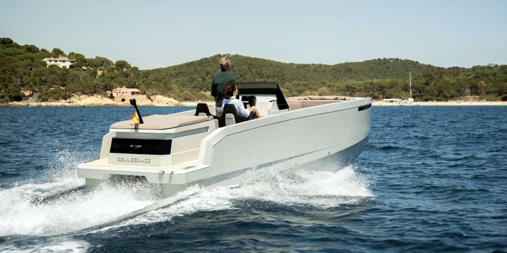 De Antonio Yachts E23 electric boat