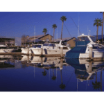 Vue de la marina et des bateaux au crépuscule. Voici le dernier achat de Suntex - Discovery Bay - en Californie alors que l'entreprise poursuit son expansion agressive