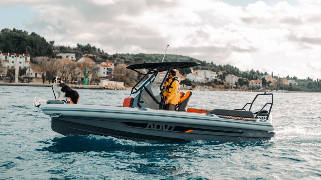 ADV 7 adventure 7m boat