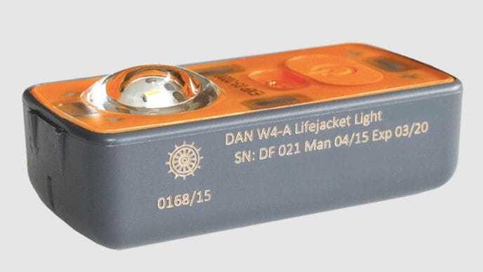 Daniamant's lifejackte light comes in a small grey box with an orange top