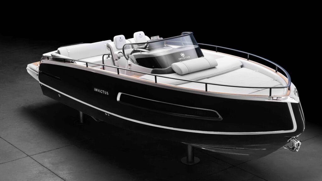 boat GT 280 - Invictus Yacht's latest model.