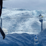 Large waves batter boat in Vendee Globe